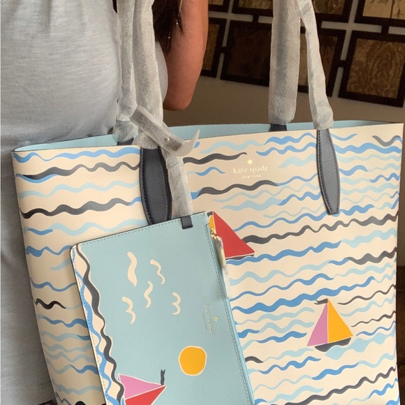 Authentic KATE SPADE Reversible Leather Sail boat print Tote/removable wristlet - Picture 13 of 14